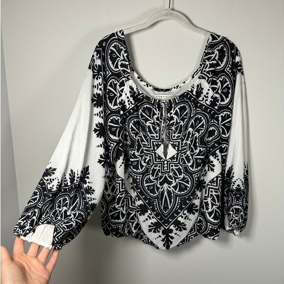 Alice + Olivia Black & White Naya Print Key Hole Neck Blouse Womens Small - Picture 8 of 10